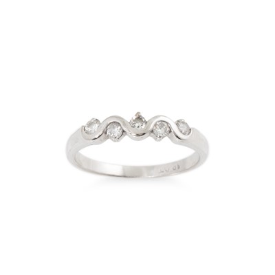 Lot 228 - A FIVE STONE DIAMOND RING, mounted in 18ct...