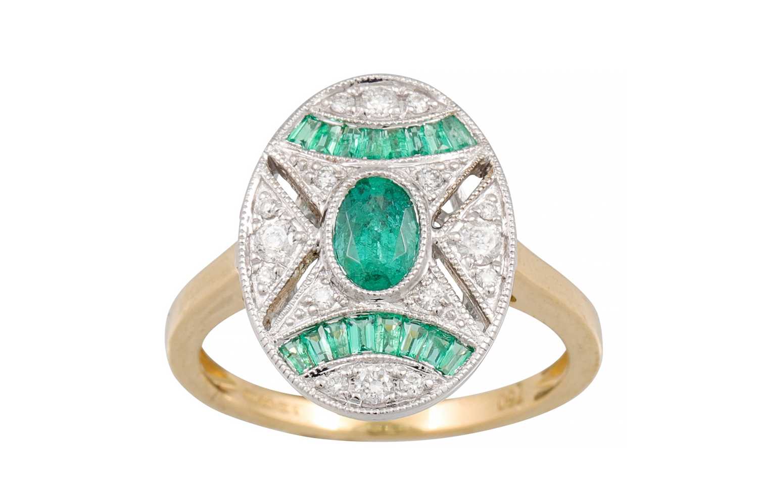 Lot 20 - A DIAMOND AND EMERALD RING, of oval plaque...
