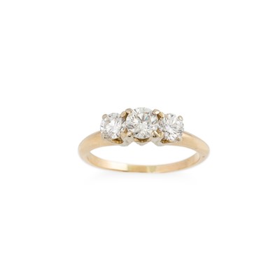 Lot 234 - A THREE STONE DIAMOND RING, the brilliant cut...