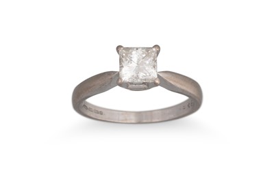 Lot 243 - A DIAMOND SOLITAIRE RING, the princess cut...