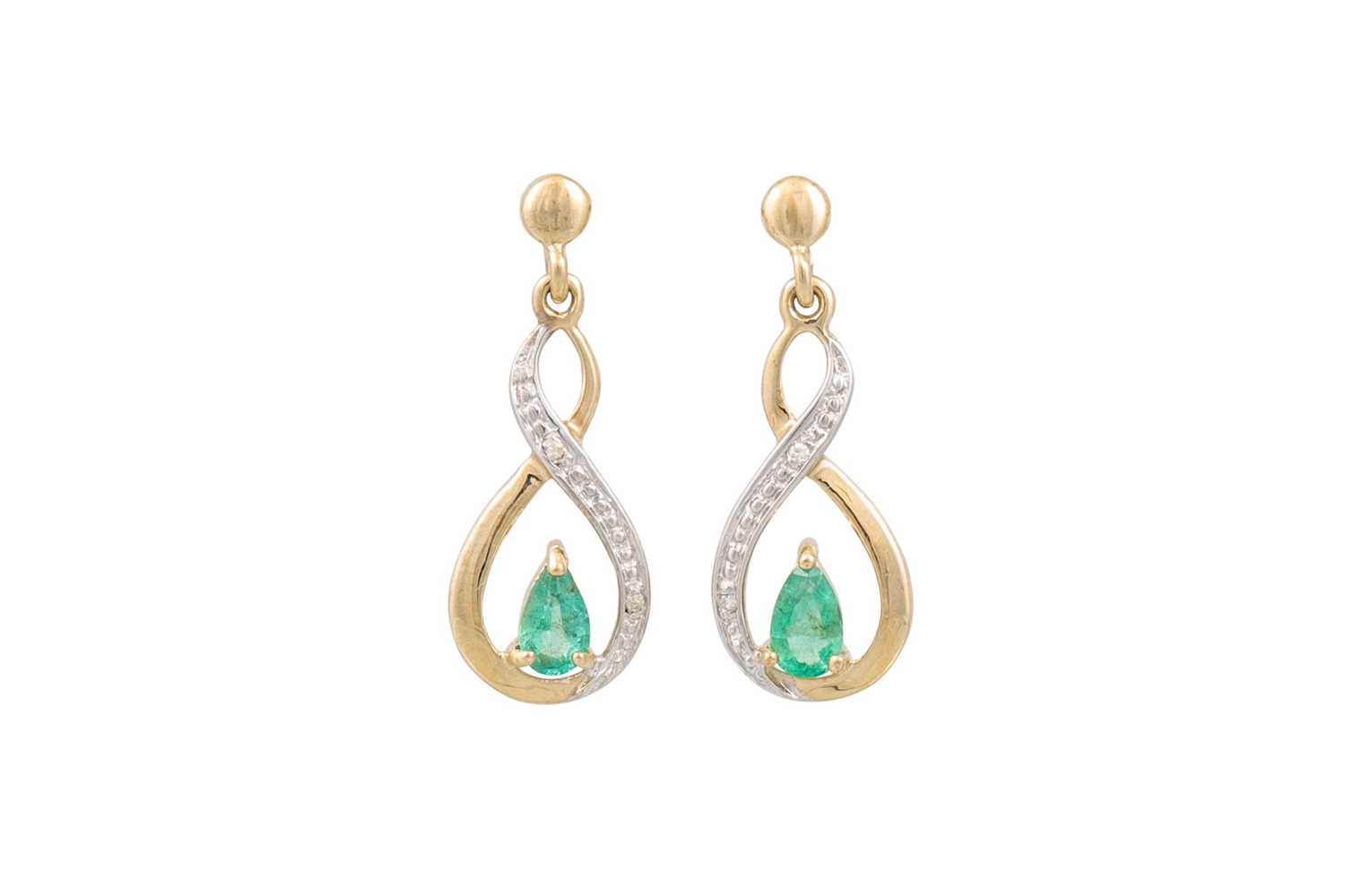 Lot 21 - A PAIR OF DIAMOND AND EMERALD DROP EARRINGS,...