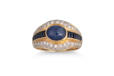 Lot 142 - A DIAMOND AND SAPPHIRE RING, the cabochon...