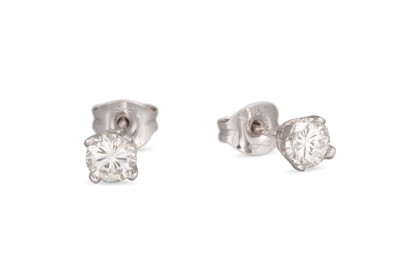Lot 197 - A PAIR OF DIAMOND STUD EARRINGS, the brilliant...