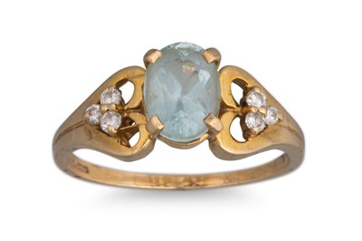 Lot 168 - AN AQUAMARINE AND DIAMOND CLUSTER RING, the...