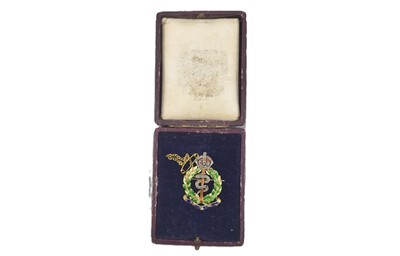 Lot 172 - A CASED WWI R.A.M.C. ANTIQUE BROOCH, gold and...
