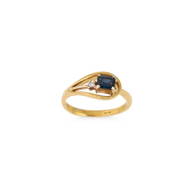 Lot 83 - A DIAMOND AND SAPPHIRE DRESS RING, mounted in...