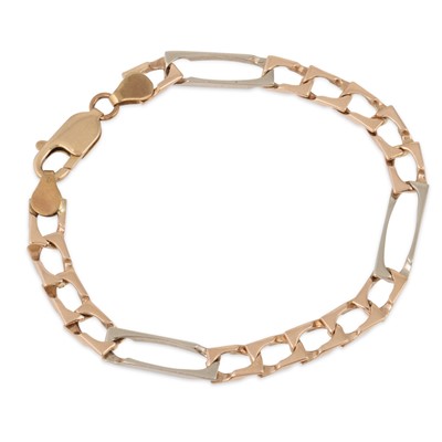Lot 115 - THREE 9CT YELLOW GOLD ITEMS, including 2 fine...