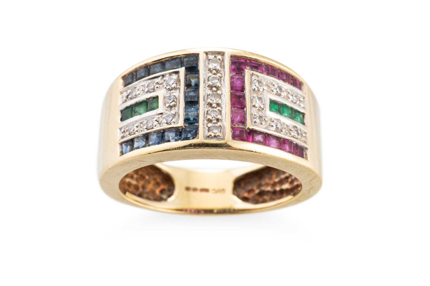 Lot 47 - A MULTI STONE CLUSTER RING, set with diamond,...