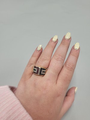 Lot 47 - A MULTI STONE CLUSTER RING, set with diamond,...