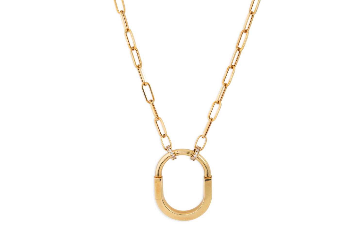 Lot 62 - AN 18CT YELLOW GOLD CHAIN, suspending an...