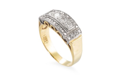 Lot 88 - A DIAMOND PLAQUE RING, mounted in 14ct yellow...