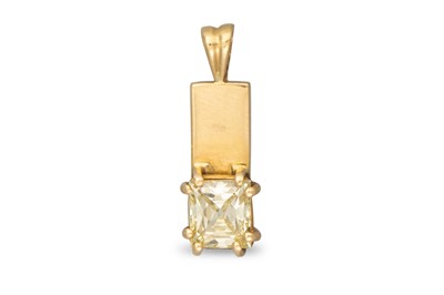 Lot 301 - A DIAMOND SET PENDANT, the rectangular fancy...
