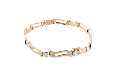 Lot 137 - A 9CT GOLD TWO COLOUR BRACELET, 7.1 g.