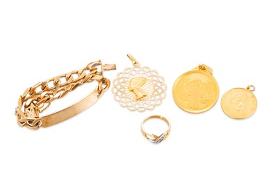 Lot 144 - A COLLECTION OF 18CT GOLD ITEMS, to include...
