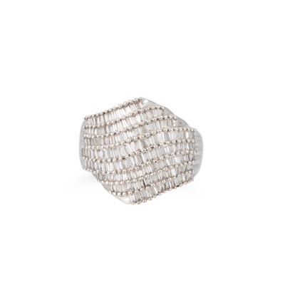 Lot 54 - A DIAMOND CLUSTER BOMBÉ RING, set with...