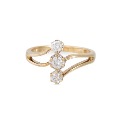 Lot 69 - A THREE STONE DIAMOND RING, the vertically set...