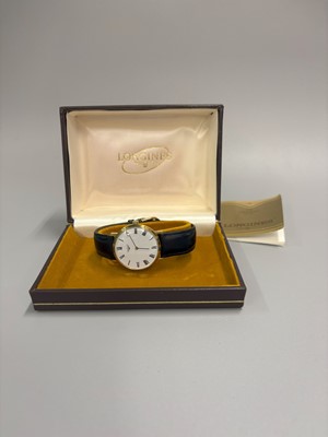 Lot 317 - A GENT'S LONGINES MANUAL WRISTWATCH, white...