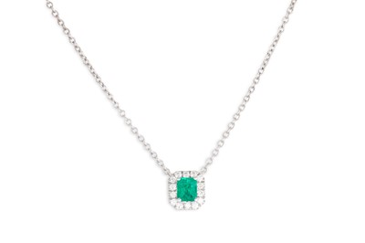 Lot 101 - AN EMERALD AND DIAMOND SET PENDANT ON CHAIN,...