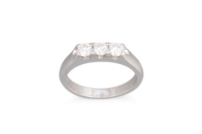 Lot 102 - A DIAMOND THREE STONE RING, the brilliant cut...