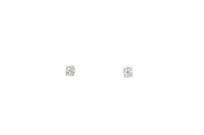 Lot 104 - A PAIR OF DIAMOND STUD EARRINGS, the brilliant...