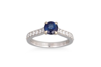 Lot 267 - A SAPPHIRE SOLITAIRE RING, the oval sapphire...