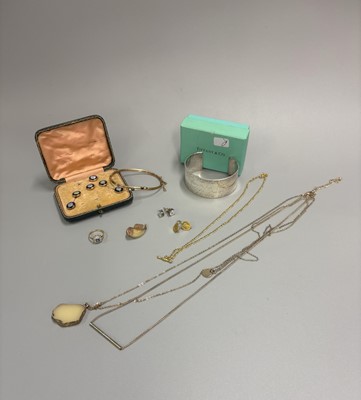 Lot 305 - A 9CT YELLOW GOLD CHAIN, 1.7 g., together with...