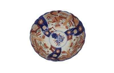 Lot 424 - AN EARLY TWENTIETH CENTURY JAPANESE IMARI...