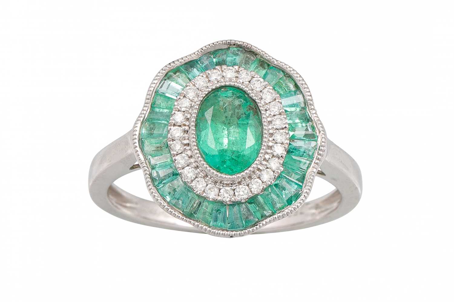Lot 47 - A GREEN TOURMALINE AND DIAMOND CLUSTER RING,...