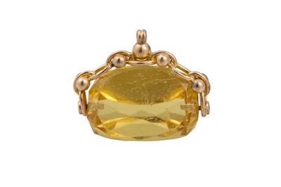 Lot 48 - AN ANTIQUE GOLD SWIVEL FOB, set with a citrine