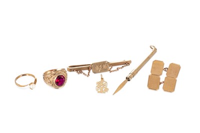 Lot 207 - A COLLECTION OF 9CT GOLD ITEMS, to include:...