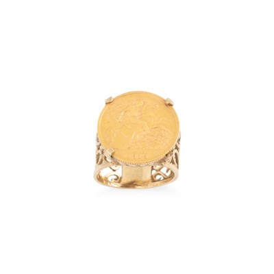 Lot 396 - A 1913 GEORGE V HALF SOVEREIGN RING, English...