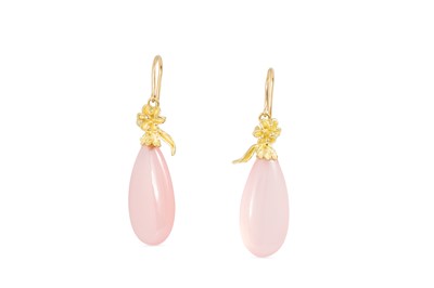 Lot 161 - A PAIR OF PINK CHALCEDONY DROP EARRINGS,...