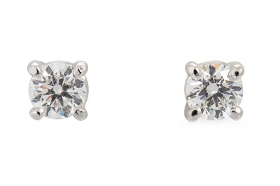 Lot 113 - A PAIR OF DIAMOND STUD EARRINGS, the brilliant...
