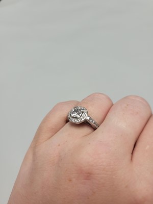 Lot 164 - A DIAMOND CLUSTER RING, the centre cushion cut...