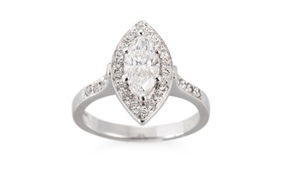 Lot 189 - A DIAMOND SOLITAIRE RING, the marquise set...