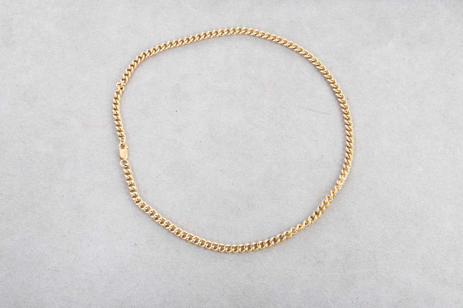 Lot 35 - A 9CT GOLD CURB LINK NECK CHAIN, with lobster...