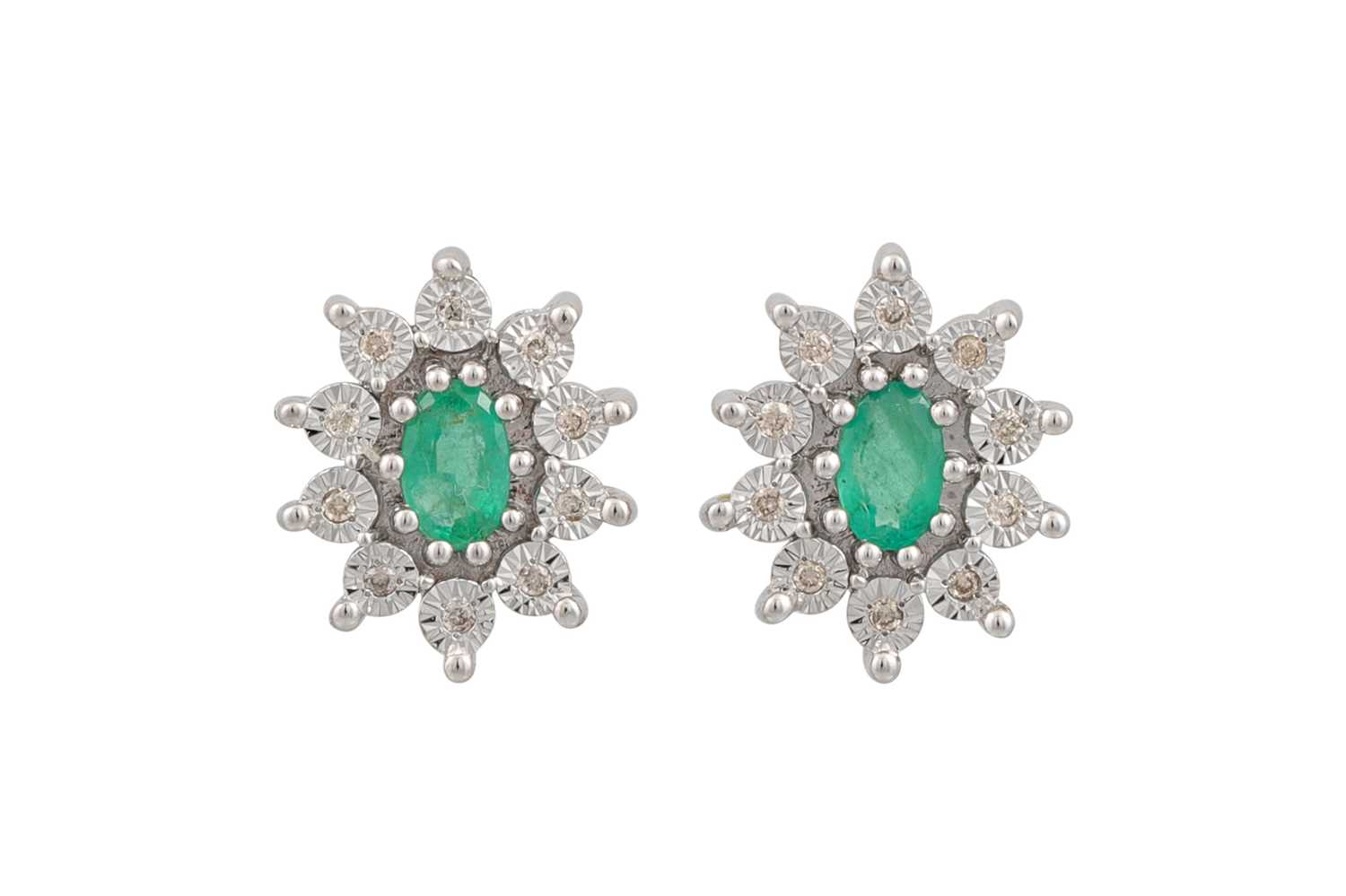 Lot 128 - A PAIR OF DIAMOND AND EMERALD CLUSTER EARRINGS,...