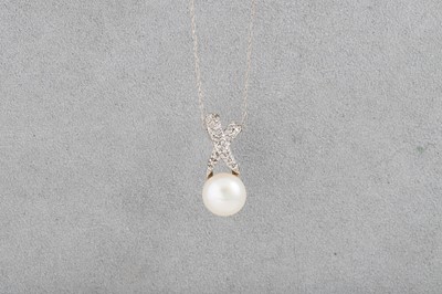 Lot 39 - A COLLECTION OF JEWELLERY TO INCLUDE: a black...