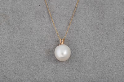 Lot 40 - A PEARL SET PENDANT, mounted in gold, together...