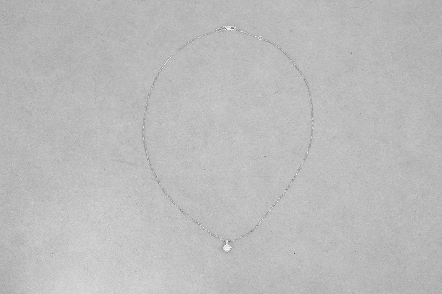 Lot 27 - A DIAMOND SOLITAIRE PENDANT, the brilliant cut...