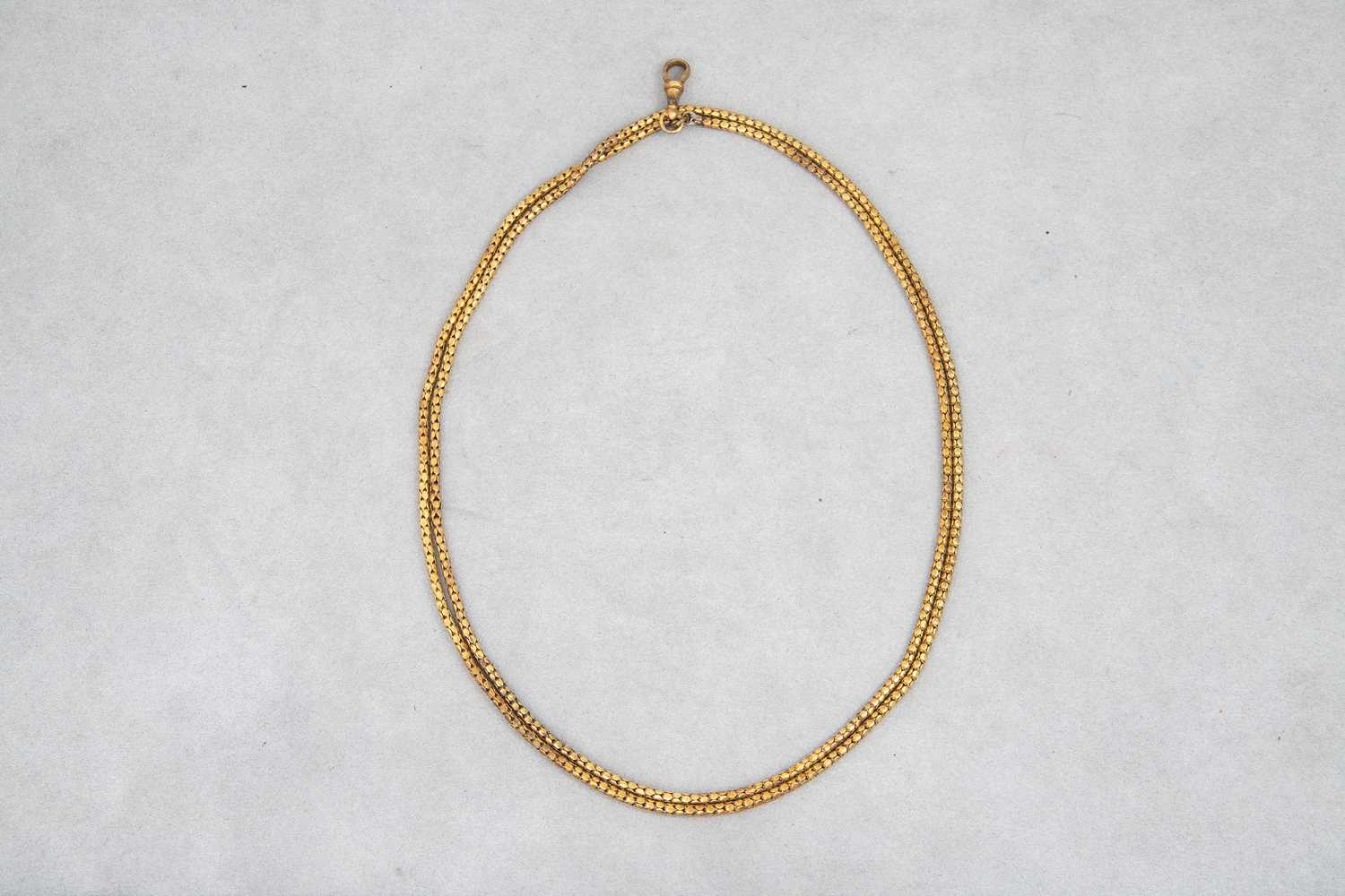 Lot 28 - A MID 19TH CENTURY PINCHBECK GUARD CHAIN, with...