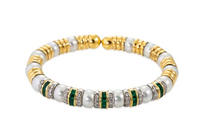 Lot 257 - AN EMERALD, DIAMOND AND PEARL BANGLE, of open...