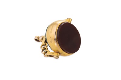 Lot 262 - AN ANTIQUE CARNELIAN AND BLOODSTONE SWIVEL...