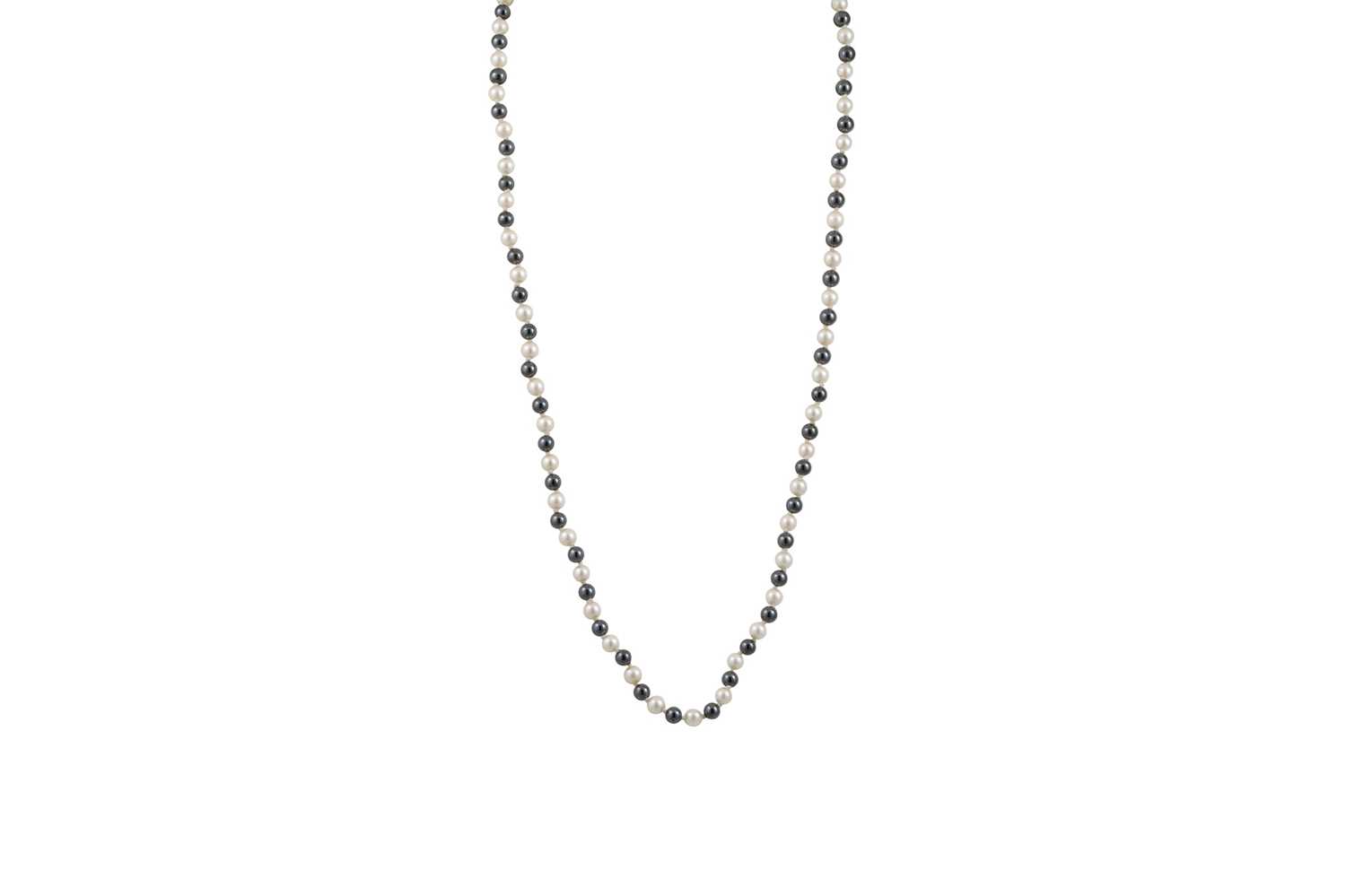 Lot 133 - A CULTURED PEARL AND BEADED NECKLACE