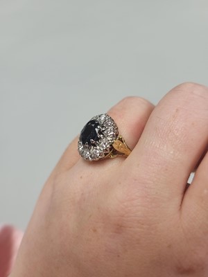 Lot 20 - A DIAMOND AND SAPPHIRE CLUSTER RING, the oval...