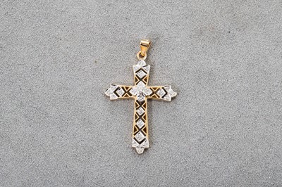 Lot 85 - A DIAMOND SET CROSS PENDANT, open work design,...