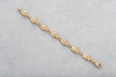 Lot 86 - A 9CT GOLD BRACELET, Celtic decoration, 20 g.