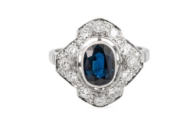 Lot 177 - A SAPPHIRE AND DIAMOND CLUSTER RING, the oval...