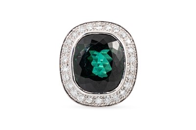 Lot 178 - A GREEN TOURMALINE AND DIAMOND CLUSTER RING,...