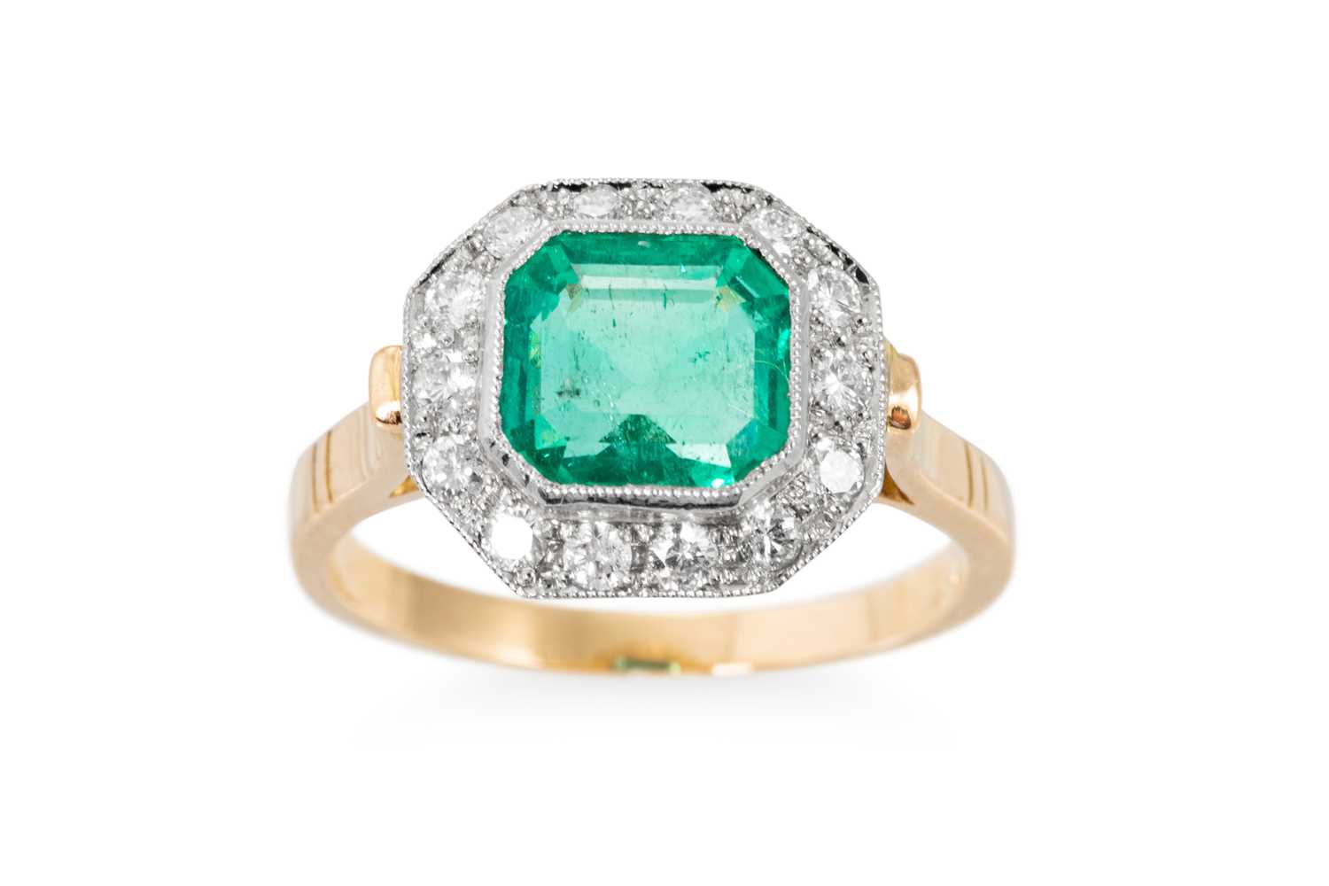 Lot 180 - AN EMERALD AND DIAMOND CLUSTER RING, the trap...